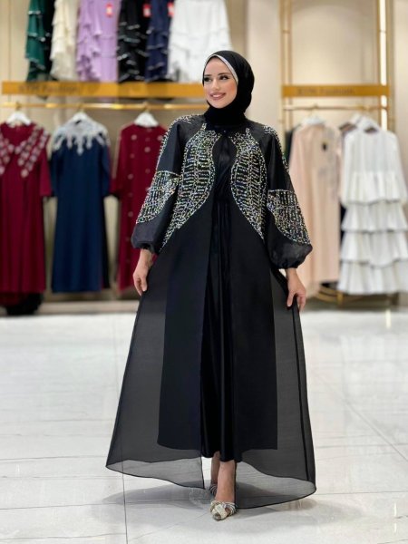 الأسود الفاخر